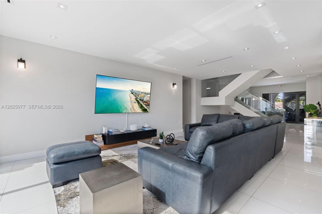 For Sale: $4,950,000 (5 beds, 6 baths, 4021 Square Feet)