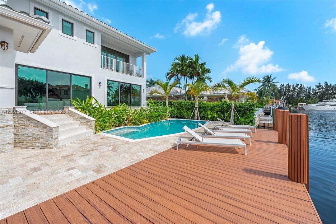 For Sale: $4,950,000 (5 beds, 6 baths, 4021 Square Feet)