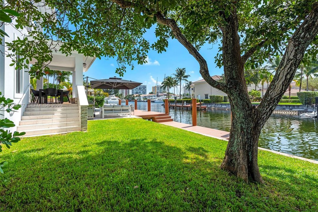 For Sale: $4,950,000 (5 beds, 6 baths, 4021 Square Feet)