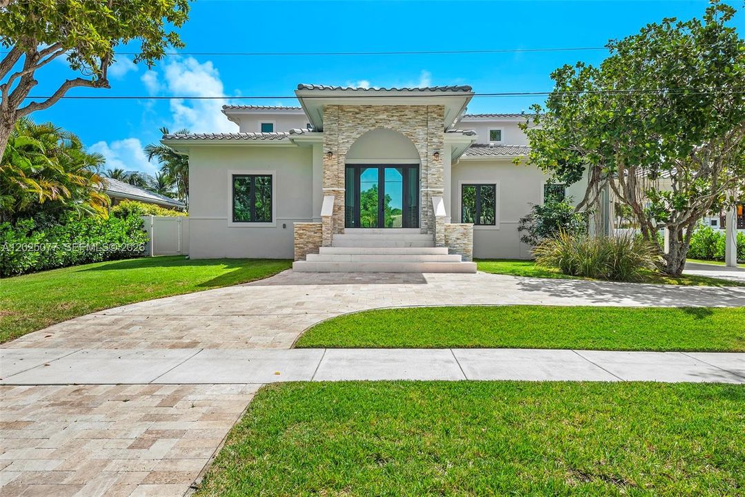 For Sale: $4,950,000 (5 beds, 6 baths, 4021 Square Feet)