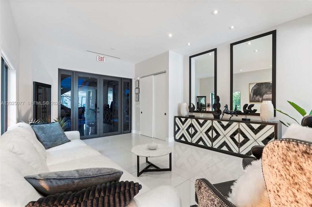 For Sale: $4,950,000 (5 beds, 6 baths, 4021 Square Feet)