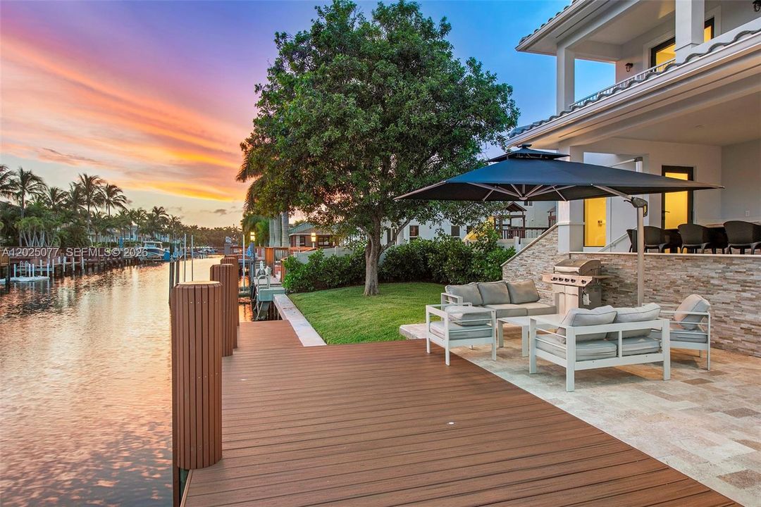 For Sale: $4,950,000 (5 beds, 6 baths, 4021 Square Feet)