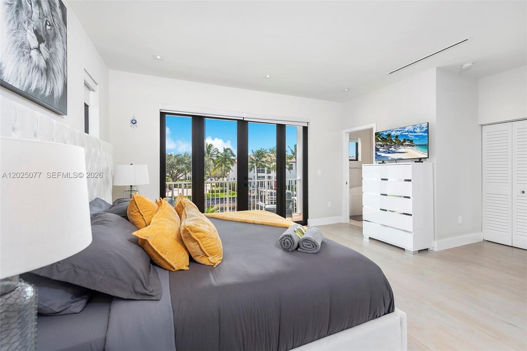 For Sale: $4,950,000 (5 beds, 6 baths, 4021 Square Feet)