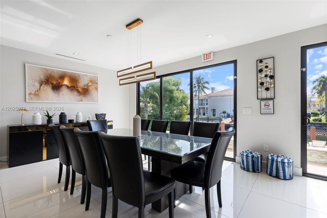For Sale: $4,950,000 (5 beds, 6 baths, 4021 Square Feet)