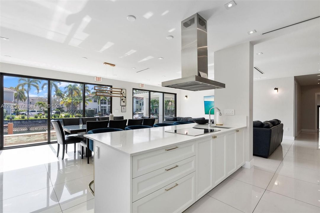 For Sale: $4,950,000 (5 beds, 6 baths, 4021 Square Feet)