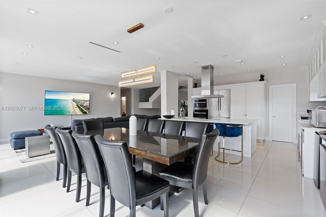 For Sale: $4,950,000 (5 beds, 6 baths, 4021 Square Feet)
