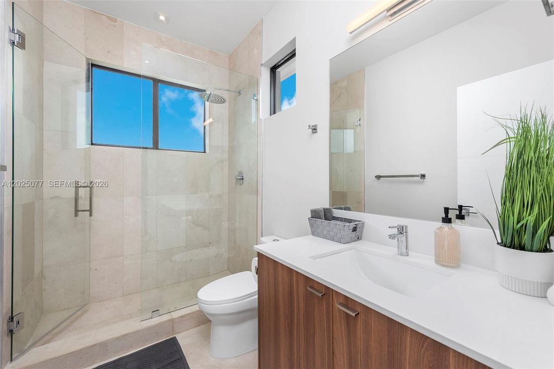 For Sale: $4,950,000 (5 beds, 6 baths, 4021 Square Feet)