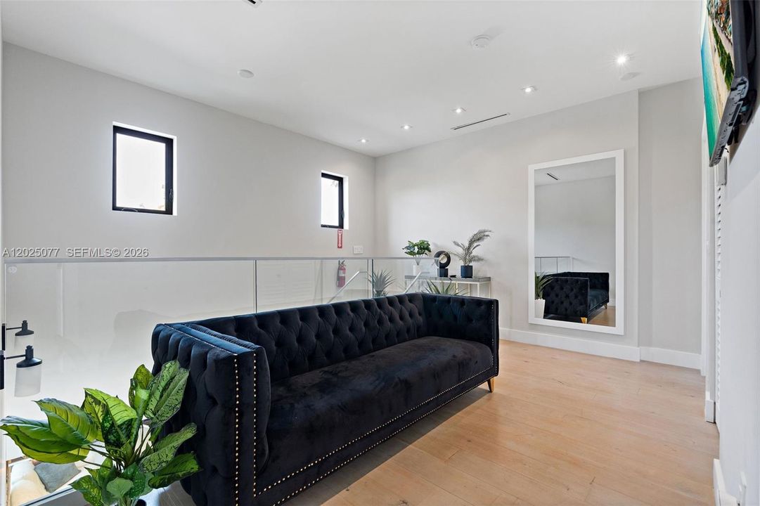 For Sale: $4,950,000 (5 beds, 6 baths, 4021 Square Feet)
