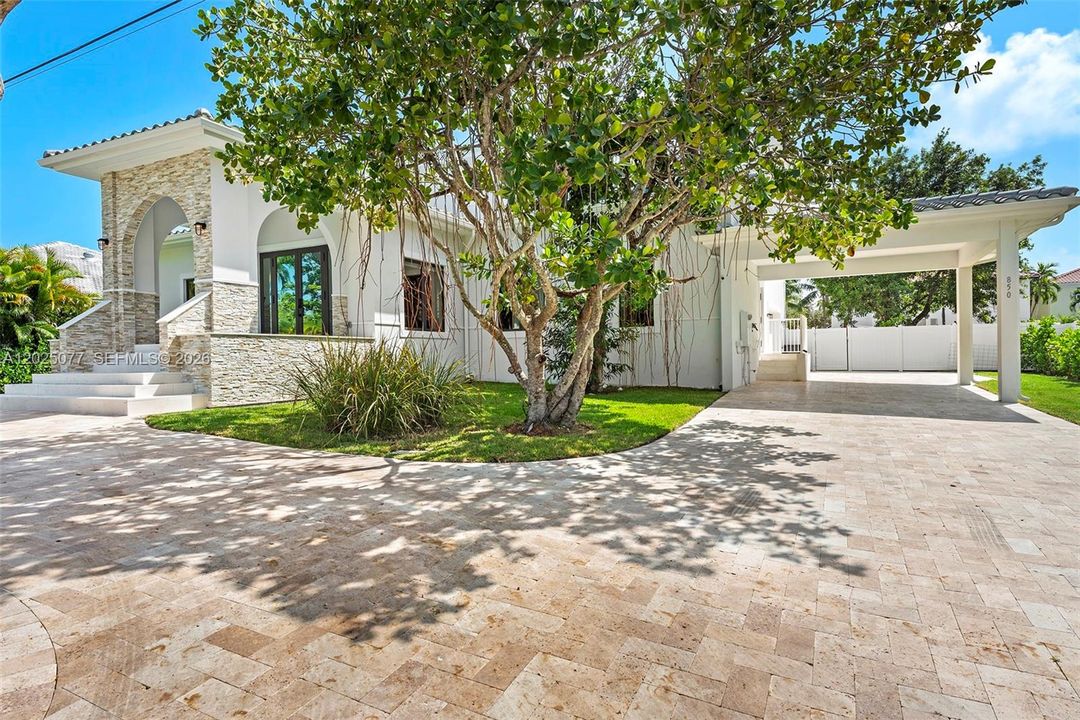 For Sale: $4,950,000 (5 beds, 6 baths, 4021 Square Feet)