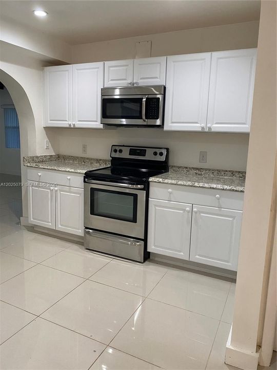 В аренду: $3,000 (3 спален, 2 ванн, 1210 Квадратных фут)