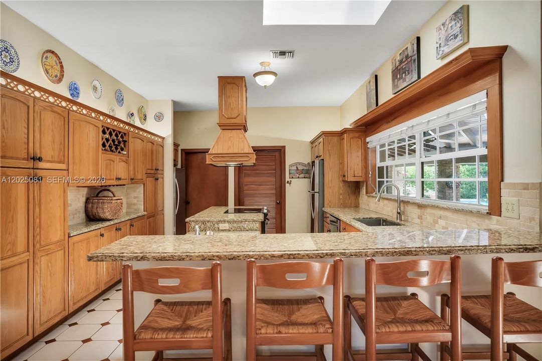 На продажу: $1,499,990 (6 спален, 3 ванн, 3282 Квадратных фут)