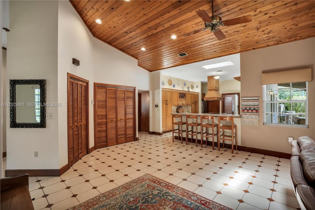 На продажу: $1,499,990 (6 спален, 3 ванн, 3282 Квадратных фут)