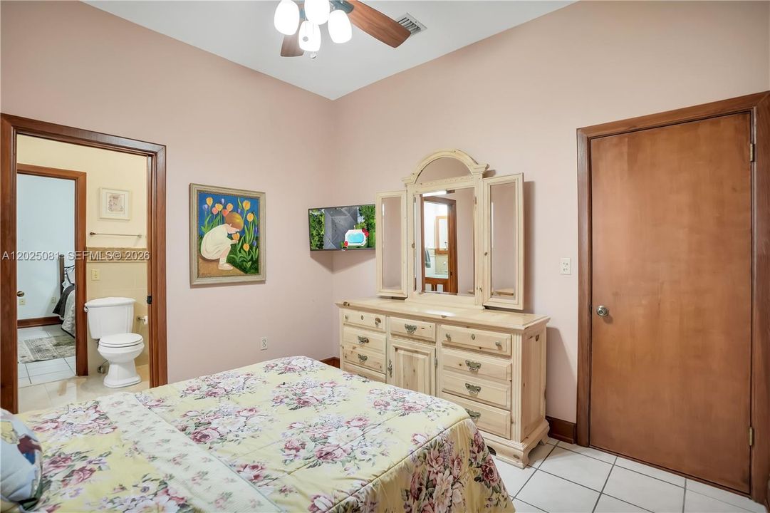 На продажу: $1,499,990 (6 спален, 3 ванн, 3282 Квадратных фут)