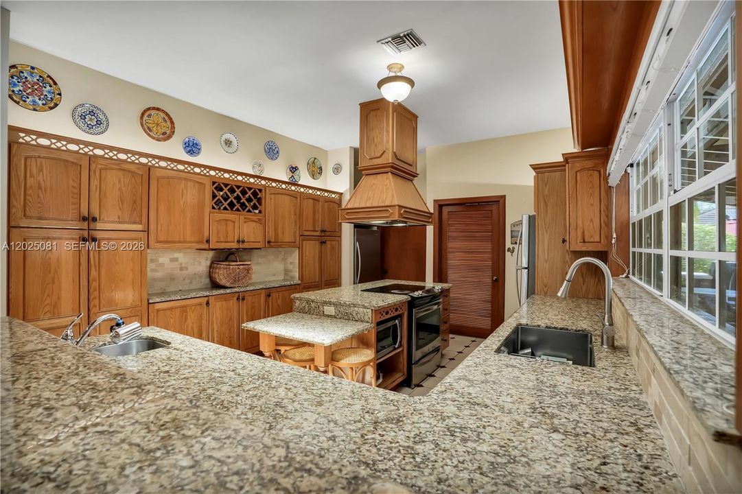 На продажу: $1,499,990 (6 спален, 3 ванн, 3282 Квадратных фут)