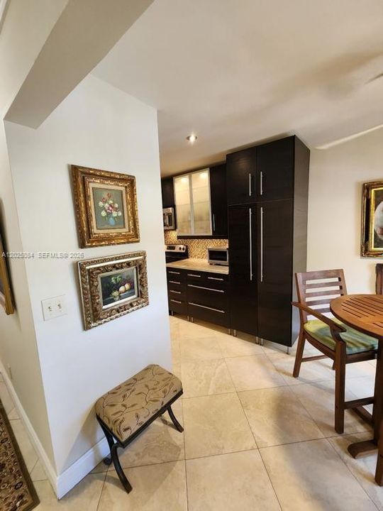 For Sale: $199,000 (2 beds, 2 baths, 1221 Square Feet)
