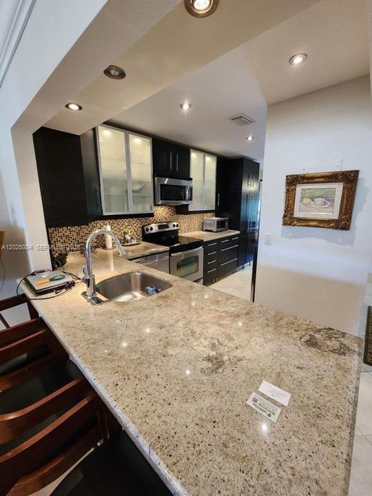 For Sale: $199,000 (2 beds, 2 baths, 1221 Square Feet)