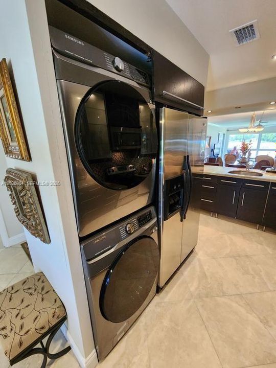 For Sale: $199,000 (2 beds, 2 baths, 1221 Square Feet)