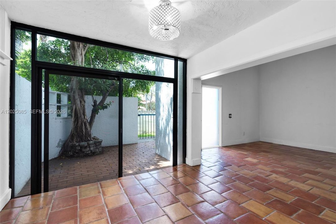 En Venta: $499,000 (3 camas, 2 baños, 1365 Pies cuadrados)