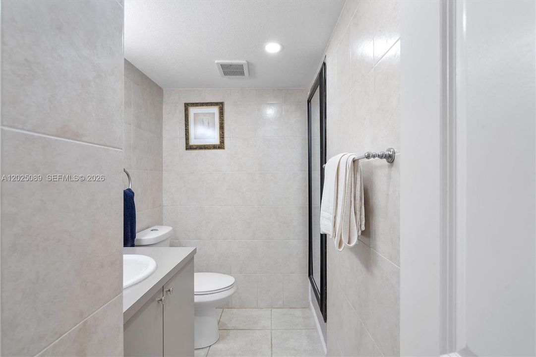 En Venta: $229,000 (1 camas, 1 baños, 913 Pies cuadrados)