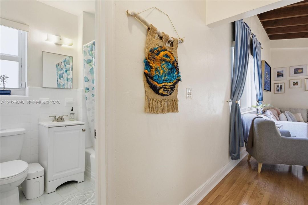 Active With Contract: $988,000 (2 beds, 2 baths, 1346 Square Feet)