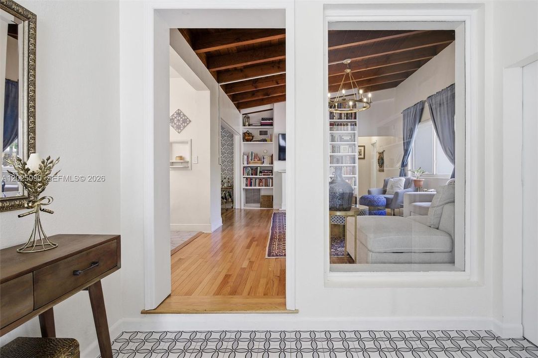 Active With Contract: $988,000 (2 beds, 2 baths, 1346 Square Feet)