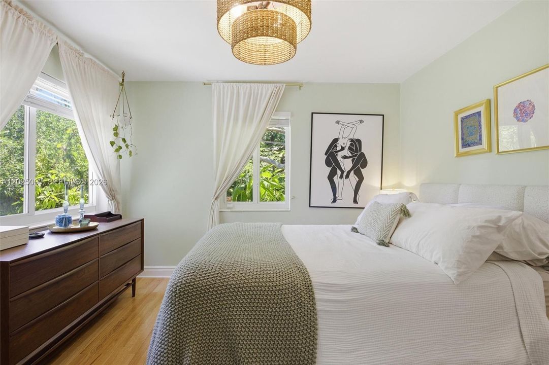 Active With Contract: $988,000 (2 beds, 2 baths, 1346 Square Feet)