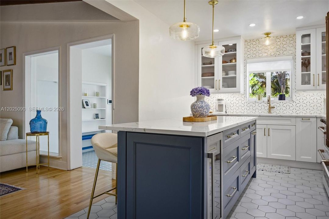 Active With Contract: $988,000 (2 beds, 2 baths, 1346 Square Feet)