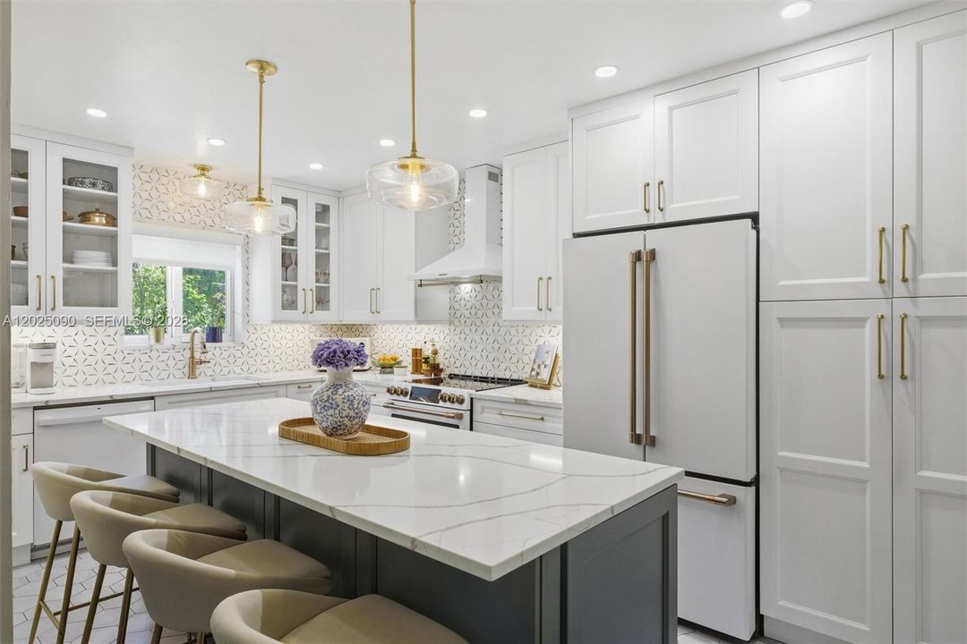 Active With Contract: $988,000 (2 beds, 2 baths, 1346 Square Feet)