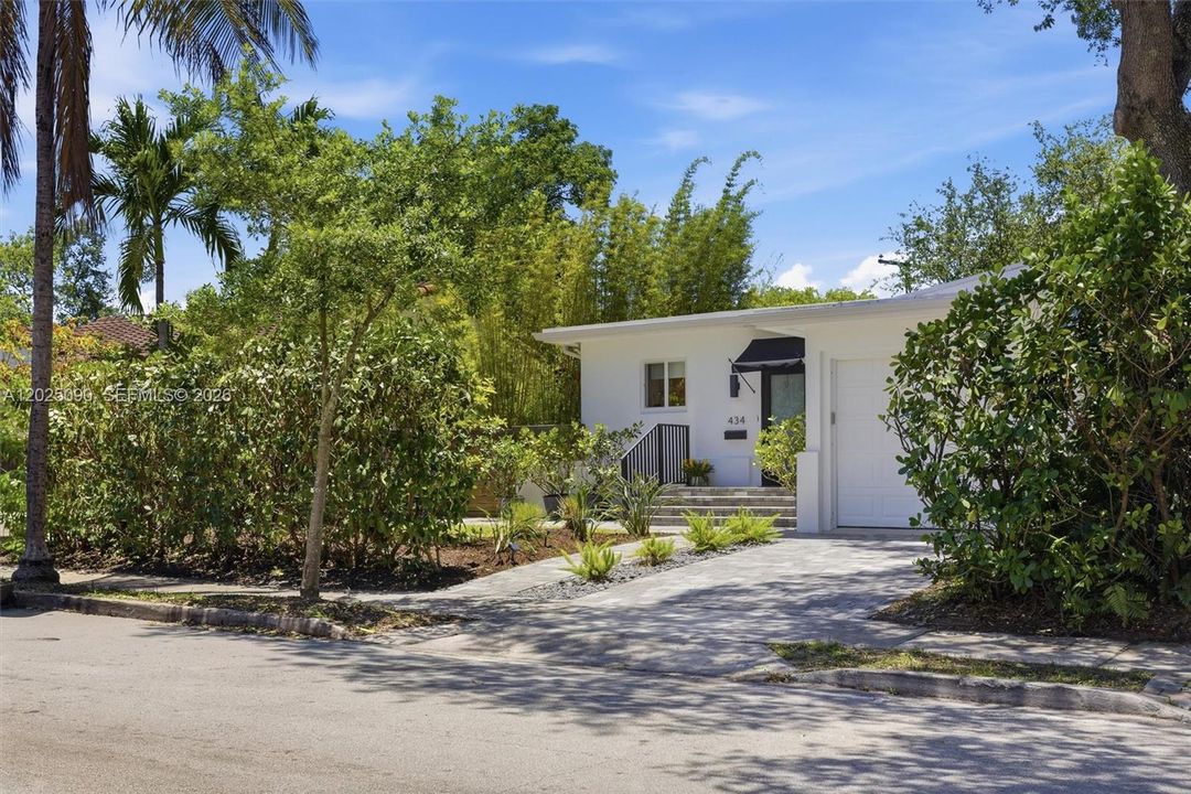 Active With Contract: $988,000 (2 beds, 2 baths, 1346 Square Feet)