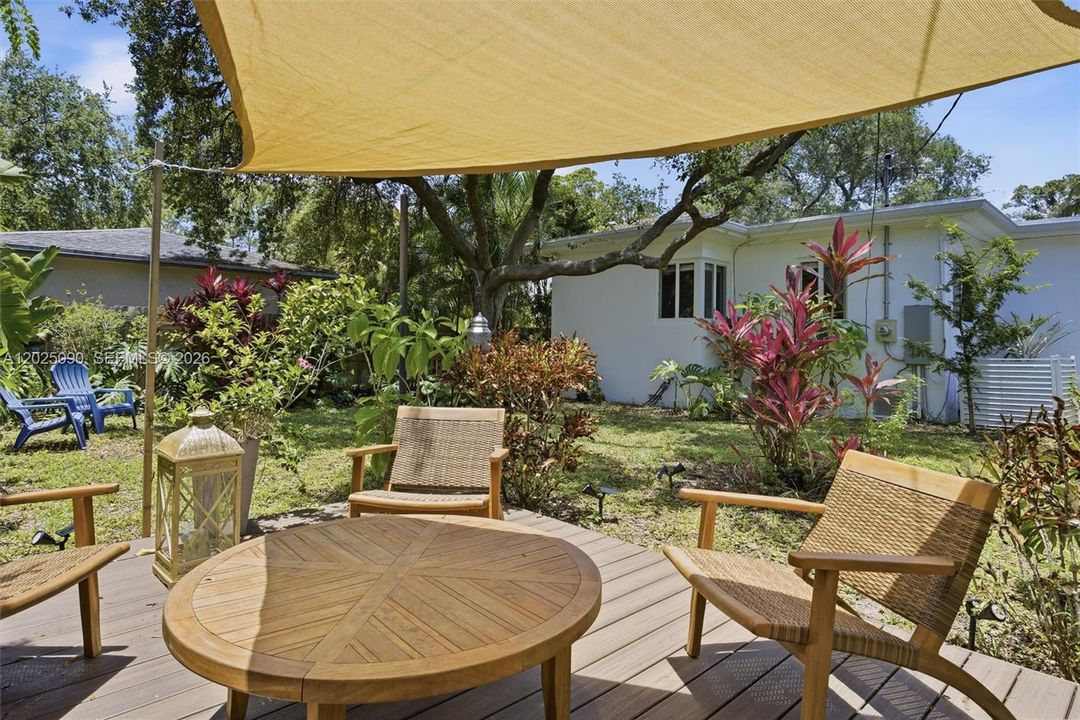 Active With Contract: $988,000 (2 beds, 2 baths, 1346 Square Feet)