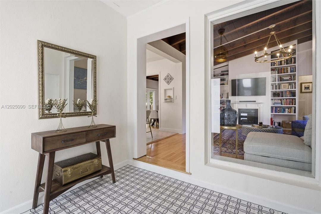 Active With Contract: $988,000 (2 beds, 2 baths, 1346 Square Feet)