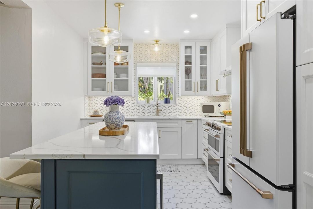 Active With Contract: $988,000 (2 beds, 2 baths, 1346 Square Feet)