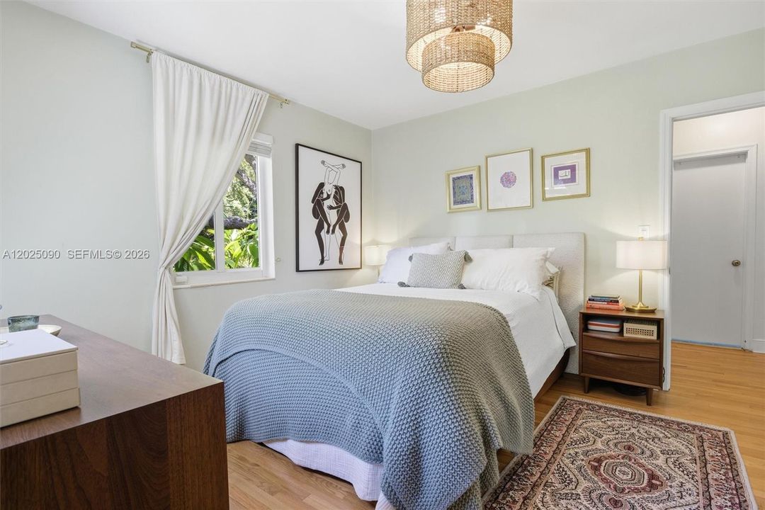 Active With Contract: $988,000 (2 beds, 2 baths, 1346 Square Feet)