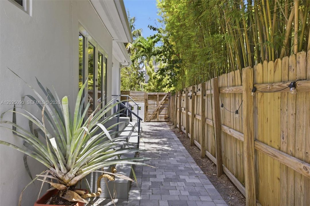 Active With Contract: $988,000 (2 beds, 2 baths, 1346 Square Feet)