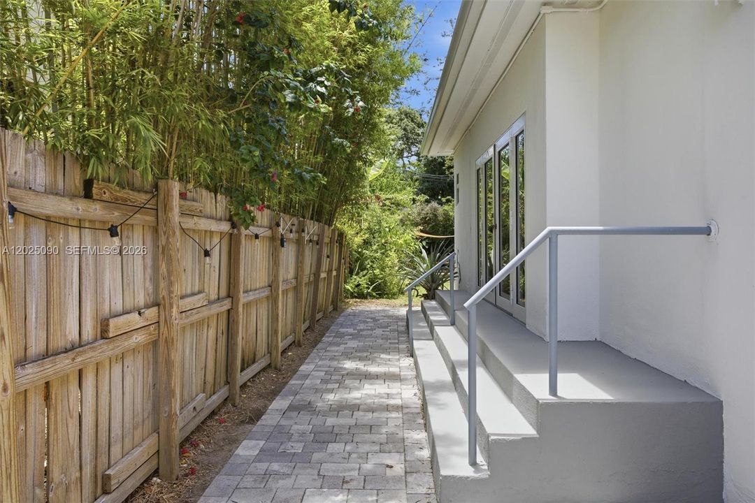 Active With Contract: $988,000 (2 beds, 2 baths, 1346 Square Feet)