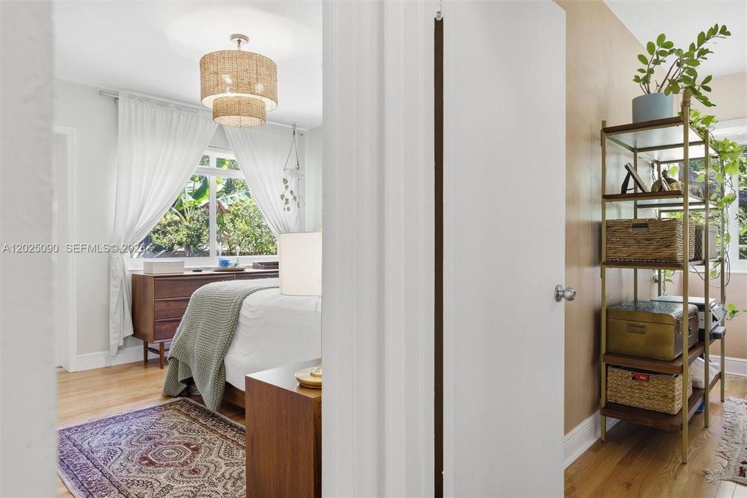 Active With Contract: $988,000 (2 beds, 2 baths, 1346 Square Feet)