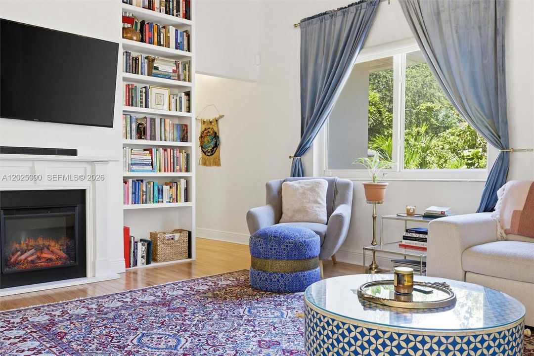 Active With Contract: $988,000 (2 beds, 2 baths, 1346 Square Feet)