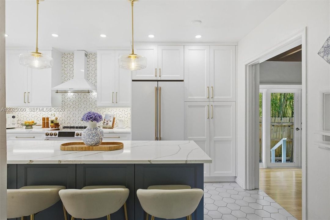 Active With Contract: $988,000 (2 beds, 2 baths, 1346 Square Feet)