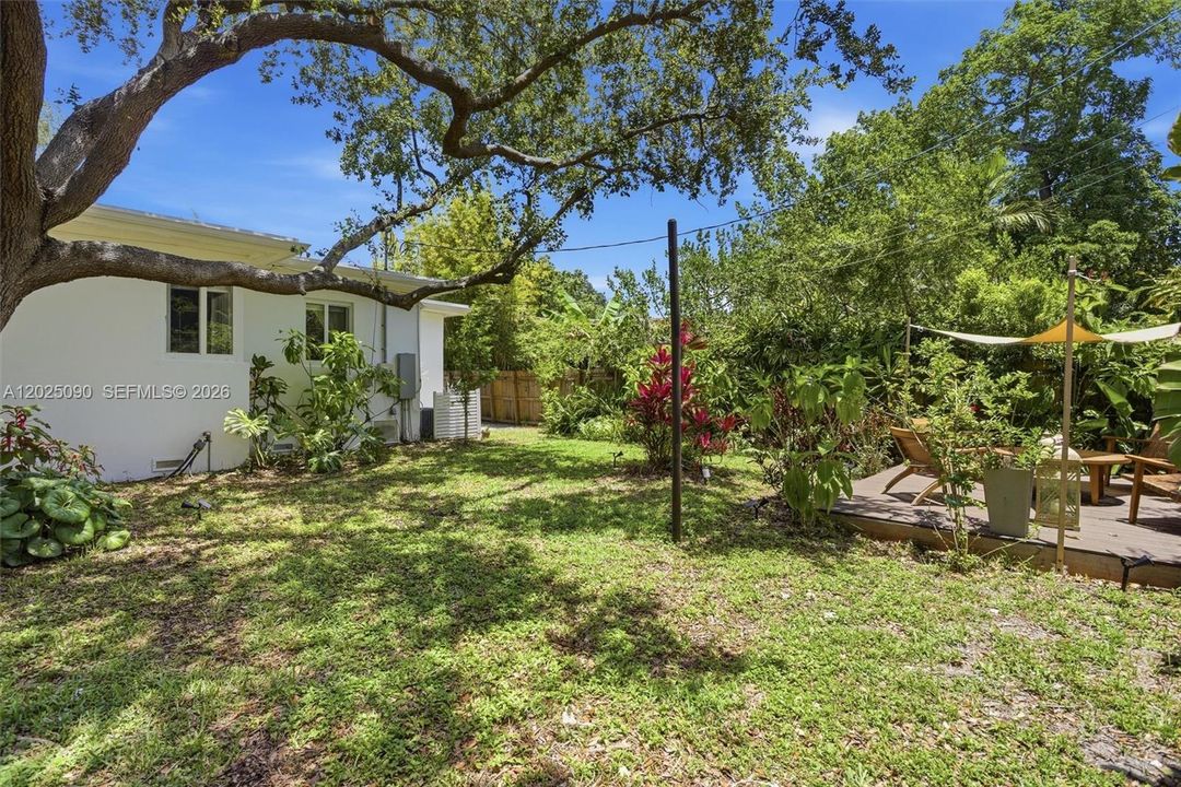Active With Contract: $988,000 (2 beds, 2 baths, 1346 Square Feet)