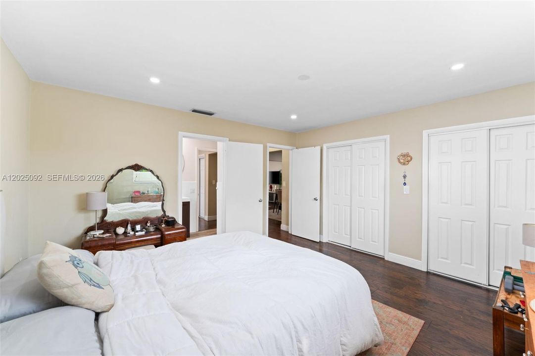 For Sale: $750,000 (4 beds, 2 baths, 1976 Square Feet)