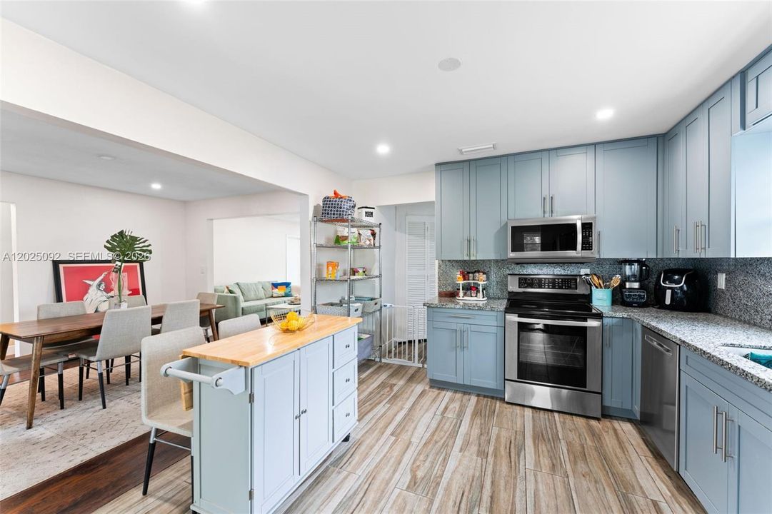 For Sale: $750,000 (4 beds, 2 baths, 1976 Square Feet)