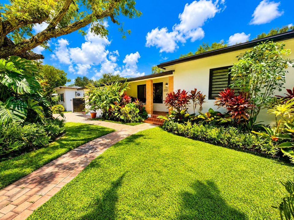 Machado Exterior, 2026, 11_11_35 AM