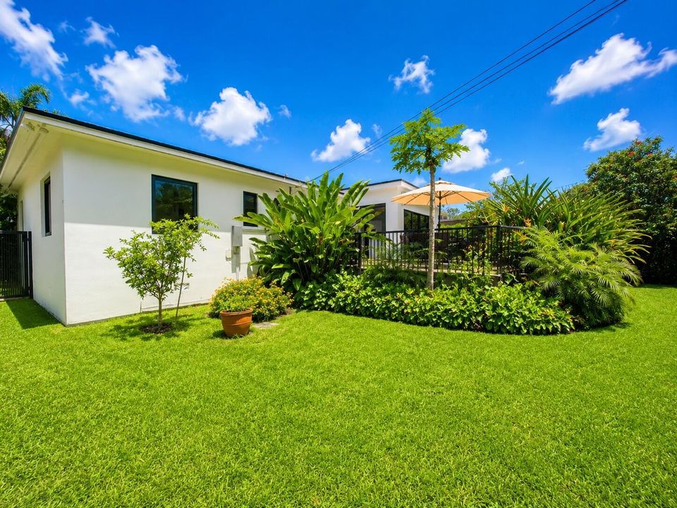 Machado Exterior BACK, 2026, 11_26_14 AM