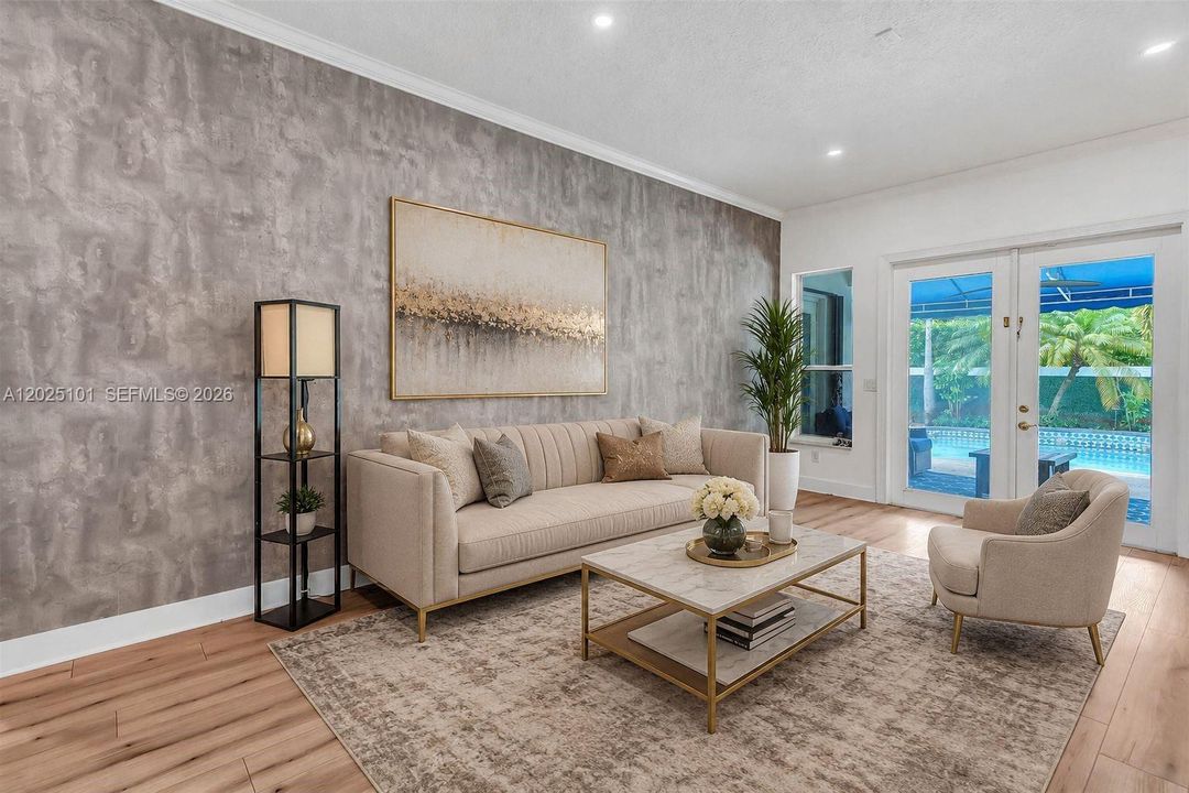 Activo con contrato: $985,000 (5 camas, 3 baños, 3140 Pies cuadrados)