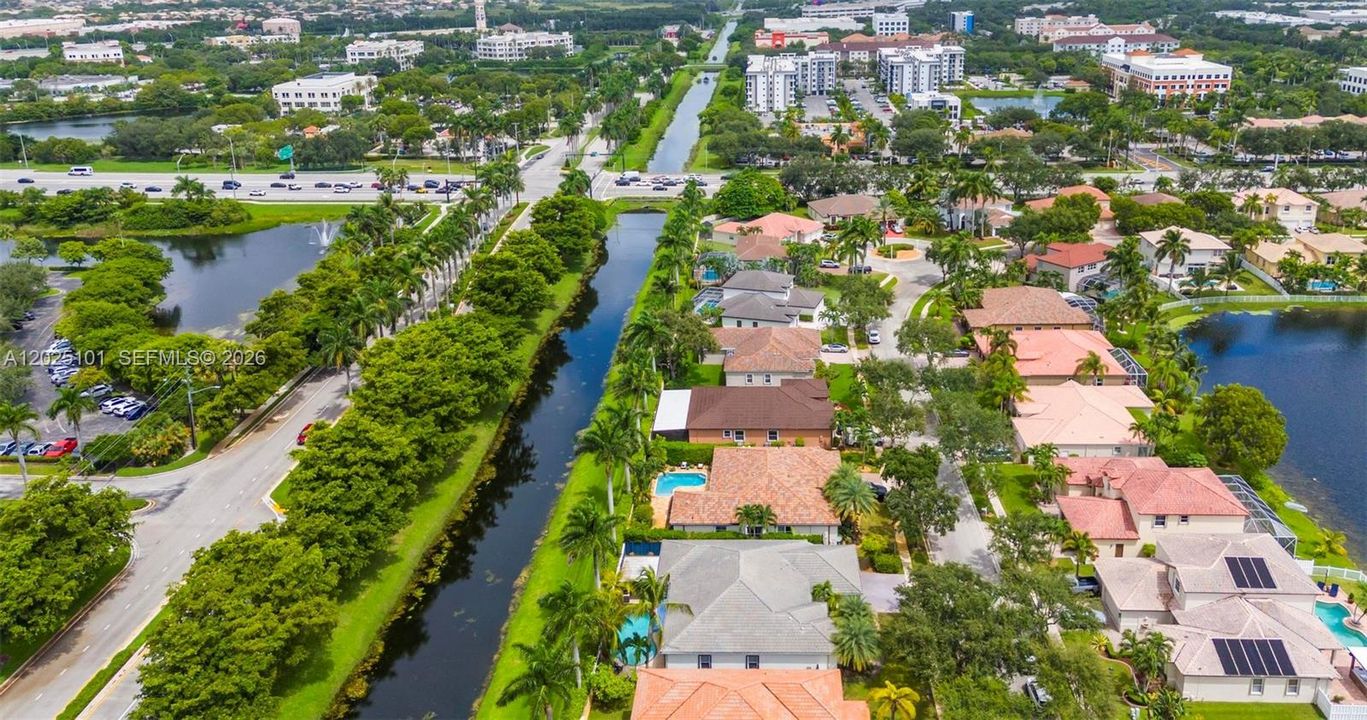Activo con contrato: $985,000 (5 camas, 3 baños, 3140 Pies cuadrados)