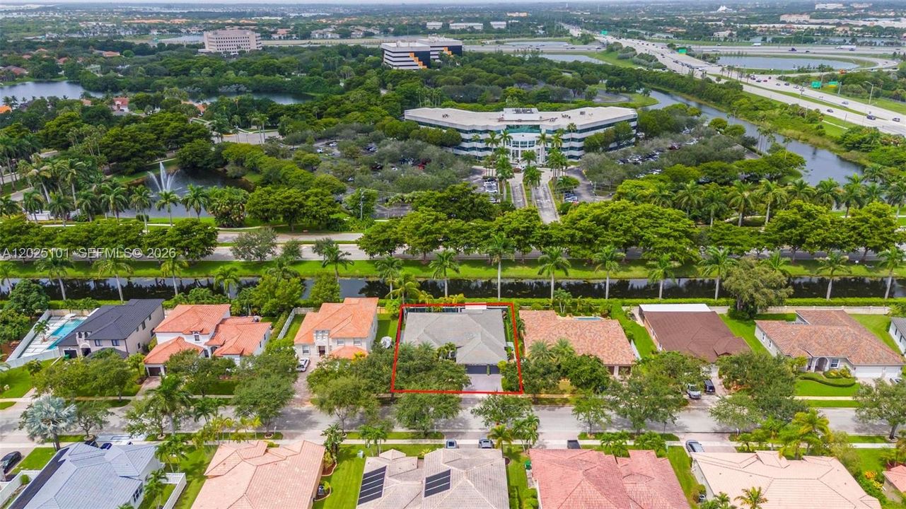 Activo con contrato: $985,000 (5 camas, 3 baños, 3140 Pies cuadrados)