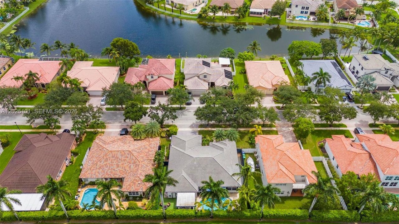 Activo con contrato: $985,000 (5 camas, 3 baños, 3140 Pies cuadrados)