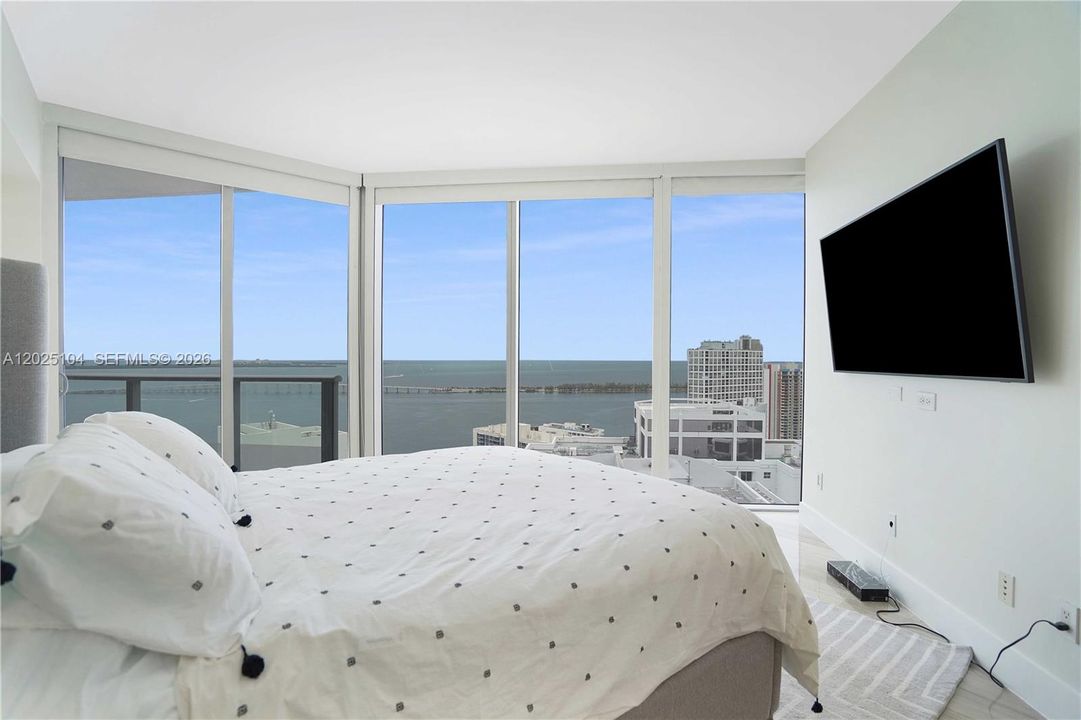 For Sale: $1,295,000 (3 beds, 2 baths, 1308 Square Feet)