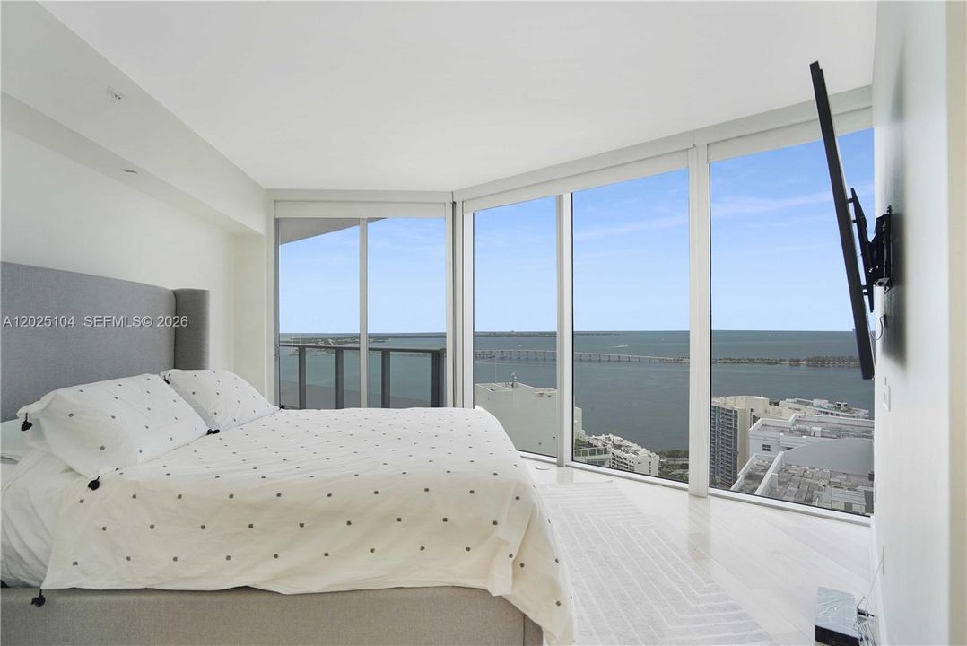 For Sale: $1,295,000 (3 beds, 2 baths, 1308 Square Feet)