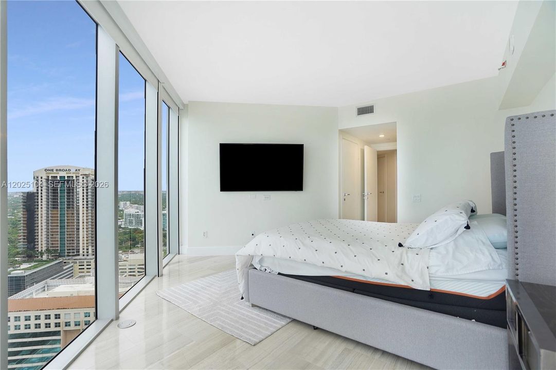 For Sale: $1,295,000 (3 beds, 2 baths, 1308 Square Feet)